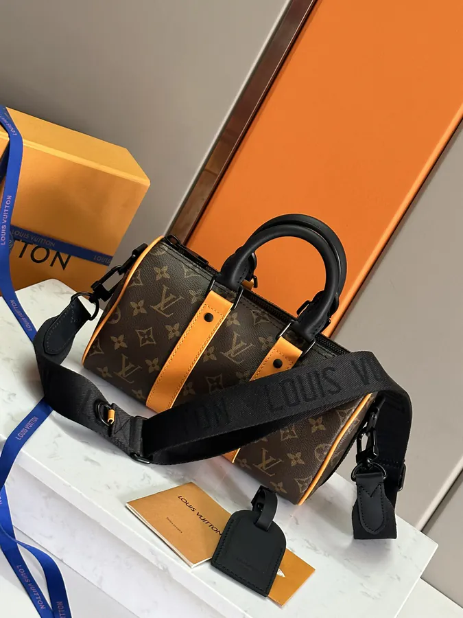 Louis Vuitton Keepall Bandoulière 25 Handbag
