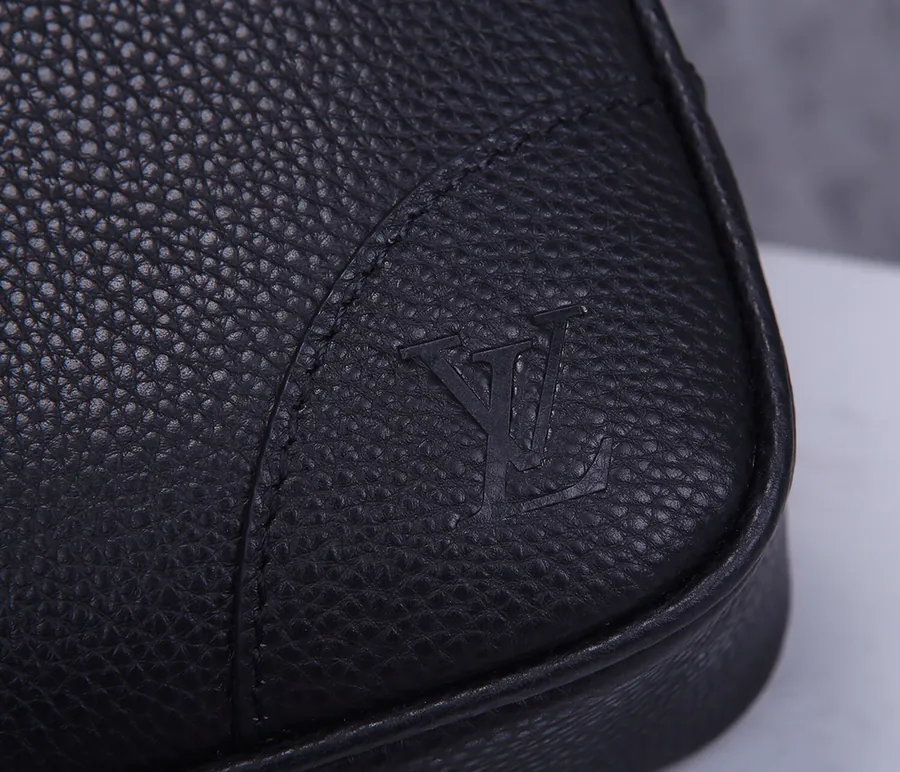 Louis Vuitton Porte Documents Voyage in Taurillon Leather