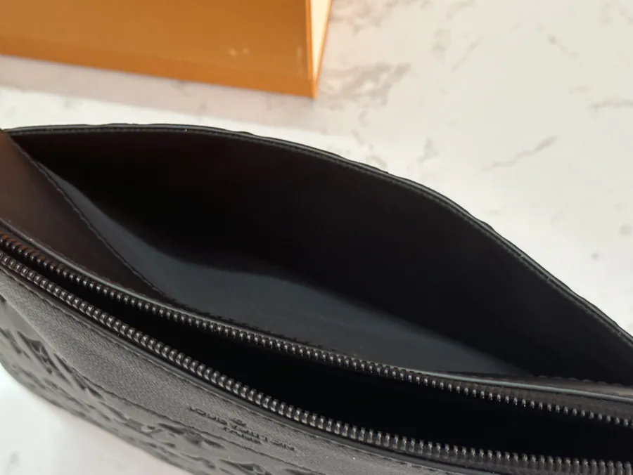 Top Original M82545 Pochette Voyage Souple Handbag
