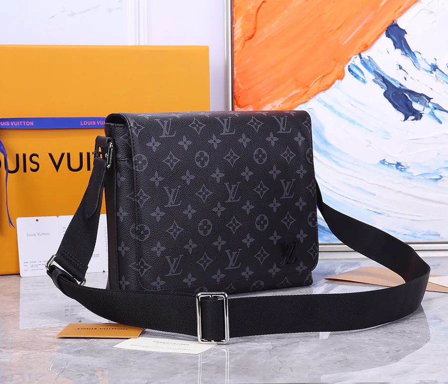 District Small Handbag Elegant and Lightweight