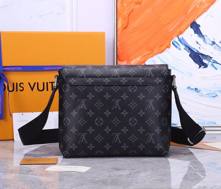 District Small Handbag Elegant and Lightweight