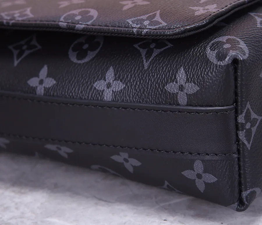 District Small Handbag Elegant and Lightweight