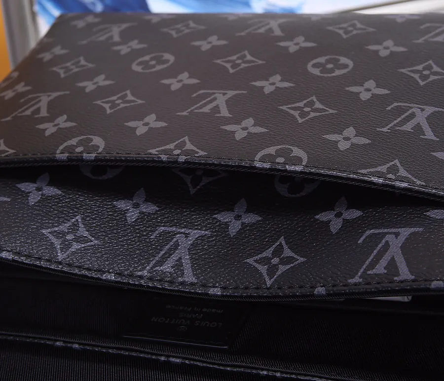 District Small Handbag Elegant and Lightweight
