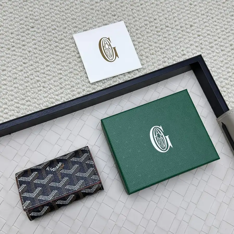 Saint Suice Key Bag Compact Design