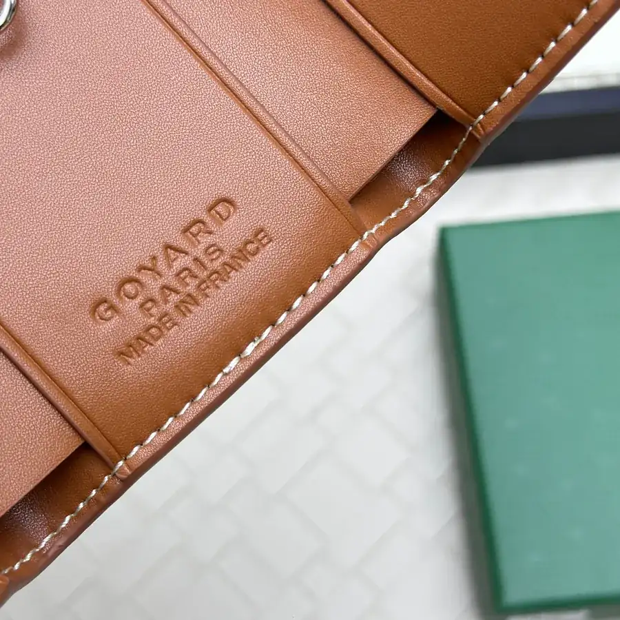 Saint Suice Key Bag Compact Design