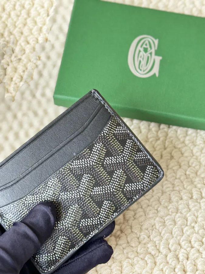 Saint Suice Card Holder
