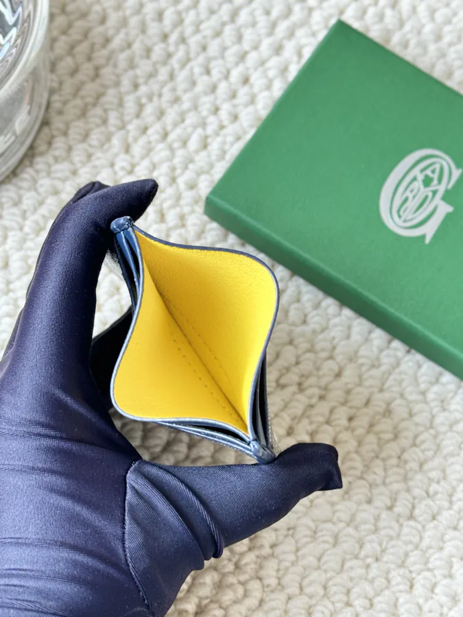 Saint Suice Card Holder
