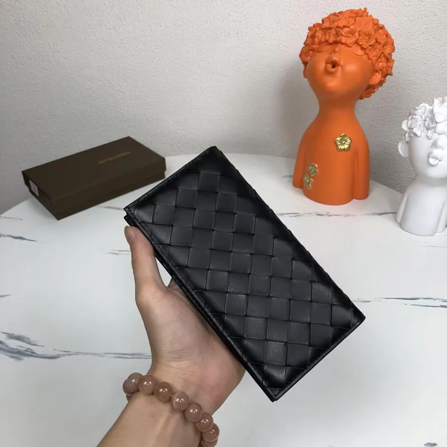 P200 Bv Long Wallet in Handcrafted Leather