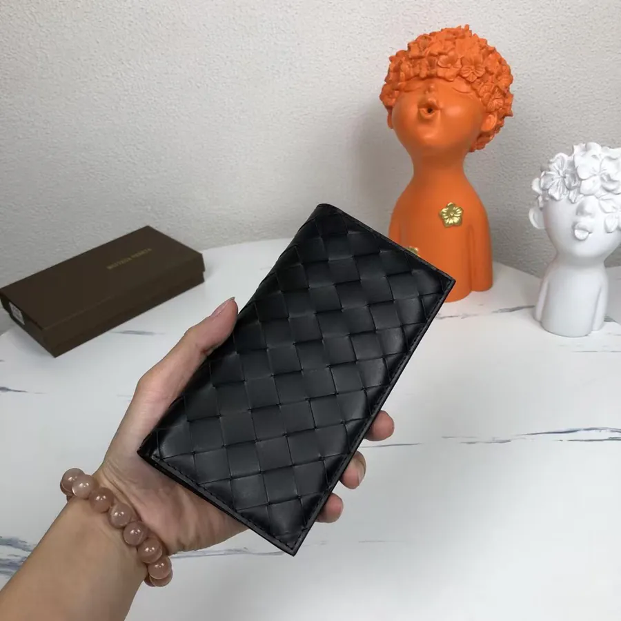 P200 Bv Long Wallet in Handcrafted Leather