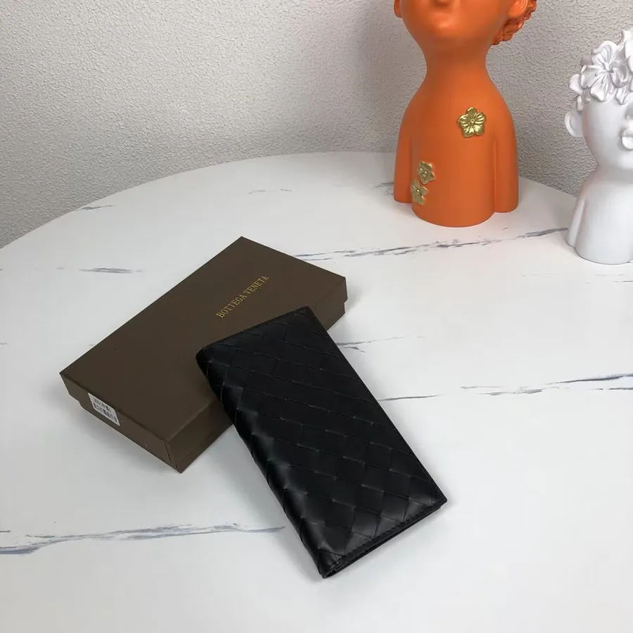 P200 Bv Long Wallet in Handcrafted Leather