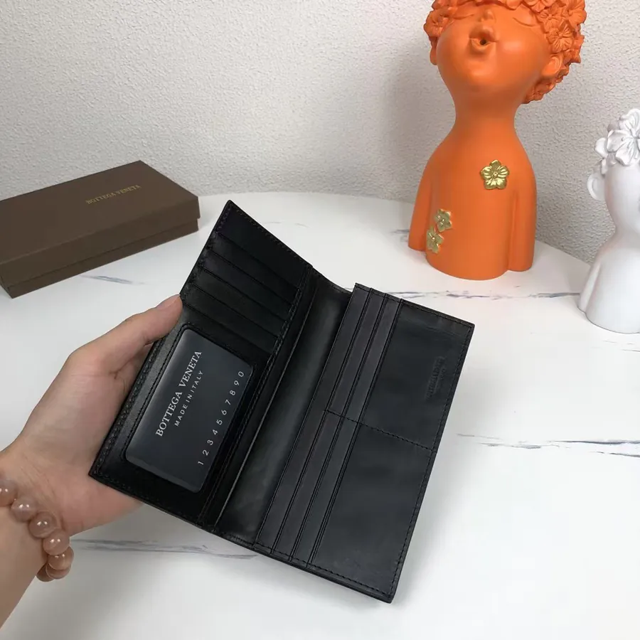 P200 Bv Long Wallet in Handcrafted Leather