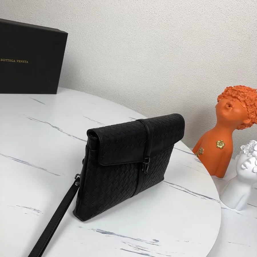 BV Leisure Handbag in Black