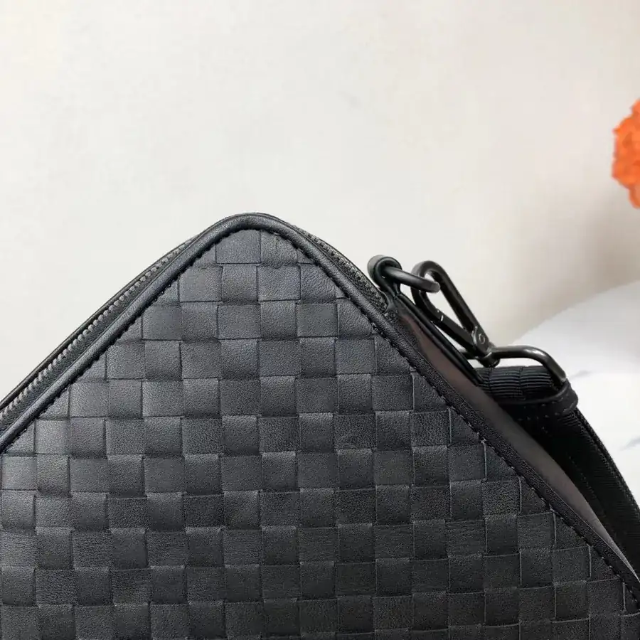 P 400 BV Men's Slim Crossbody Bag