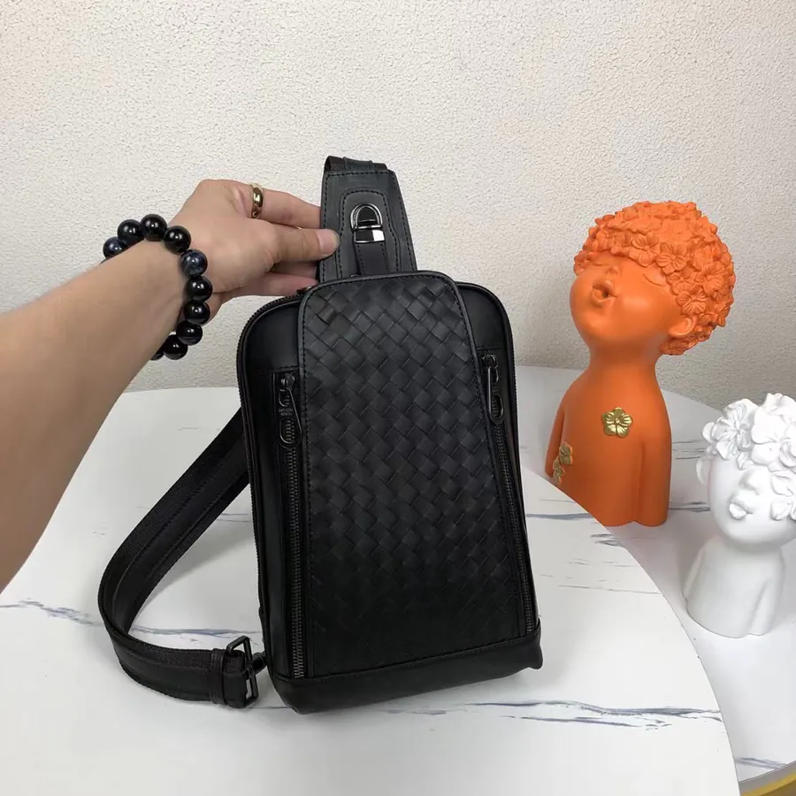 P380 BV New Mens Tote Premium Quality, Elegant Design