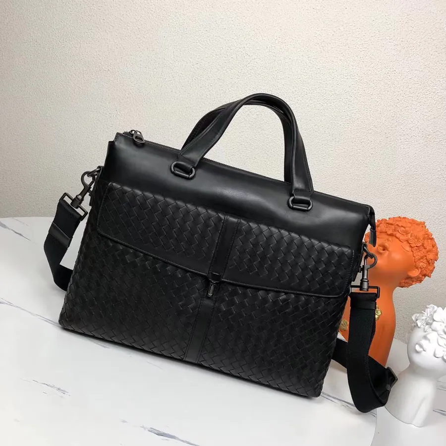 P600BV Men's Briefcase Premium Leather, Elegant Design