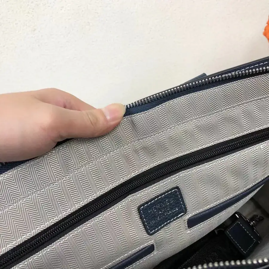 P470 H Home Latest Men's Briefcase