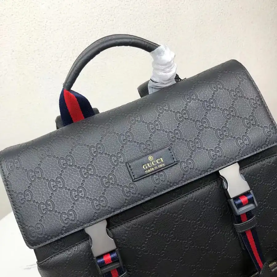 P520 G Family Classic Shoulder Bag with Embossed Design