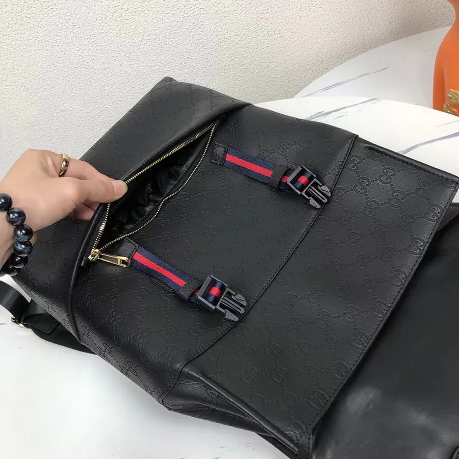 P520 G Family Classic Shoulder Bag with Embossed Design