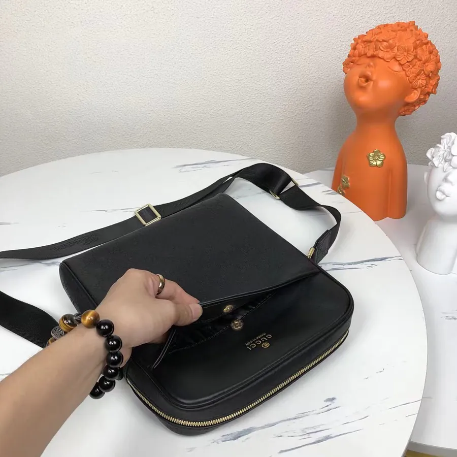 P400 G Family Italy Crossbody Bag