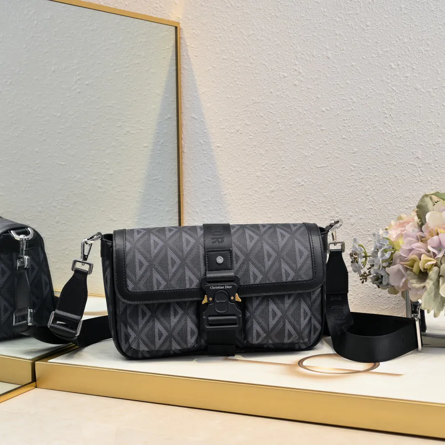 Hit the Road Messenger Bag Modern Style, Daily Commute