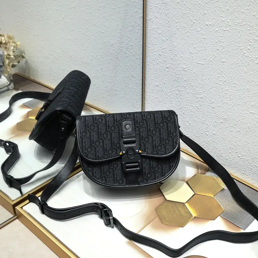 DIO.R Gallop Messenger Bag