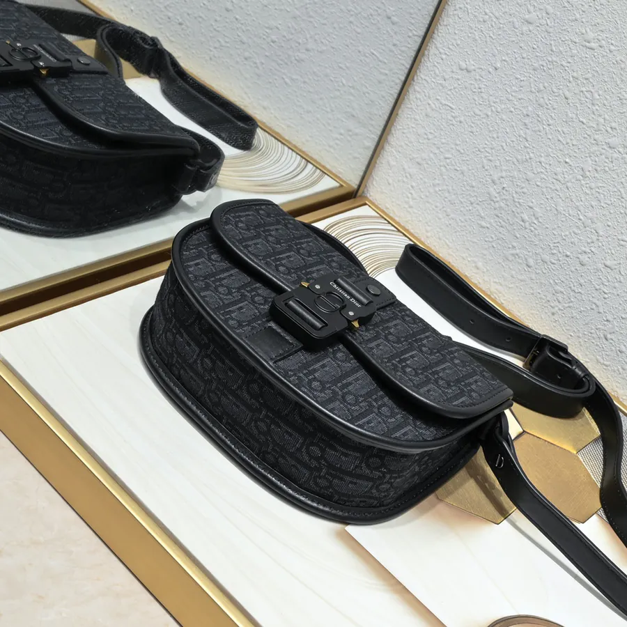 DIO.R Gallop Messenger Bag