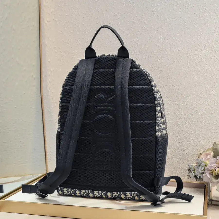 Motion Shoulder Bag Elegant and Contemporary Design
