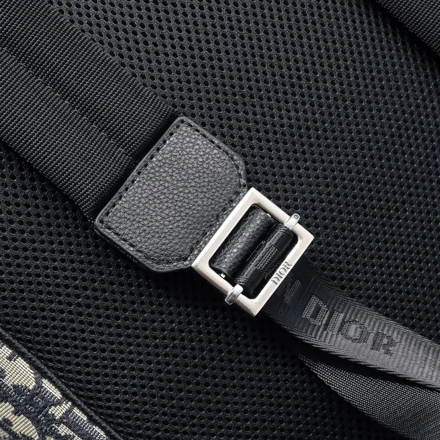 Motion Shoulder Bag Elegant and Contemporary Design