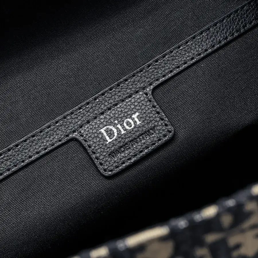 Motion Shoulder Bag Elegant and Contemporary Design