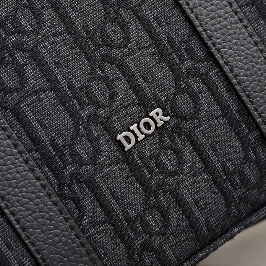 Dior Weekender25 Handbag in Black
