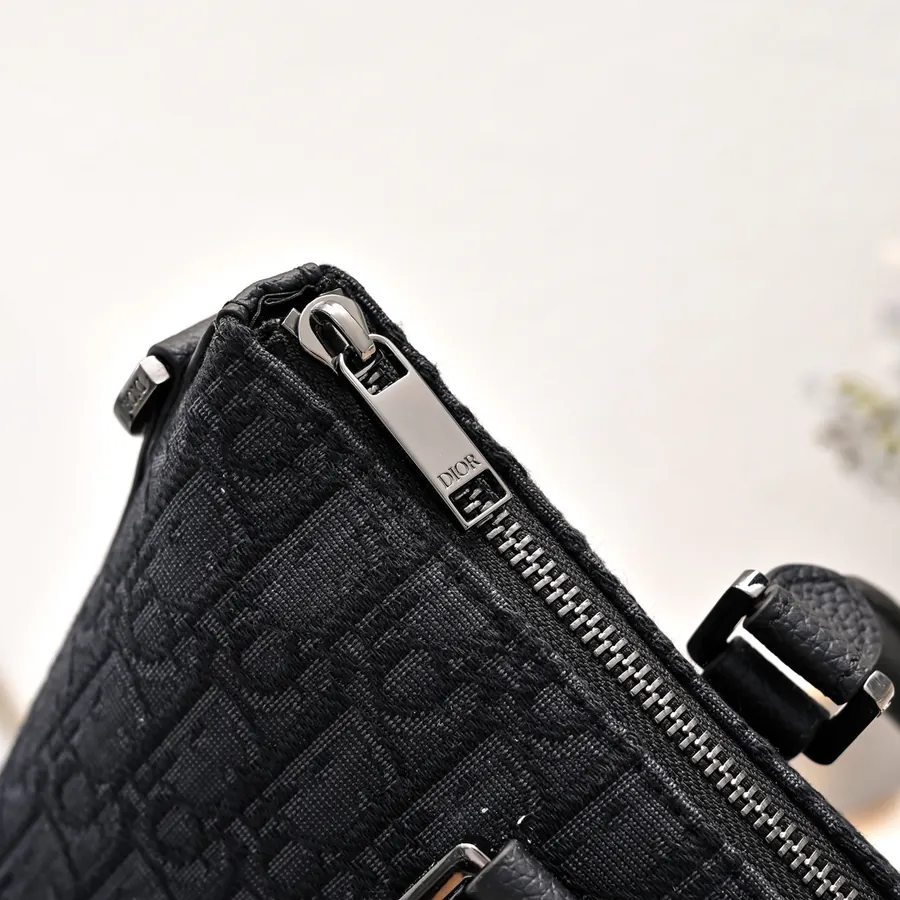 Dior Weekender25 Handbag in Black