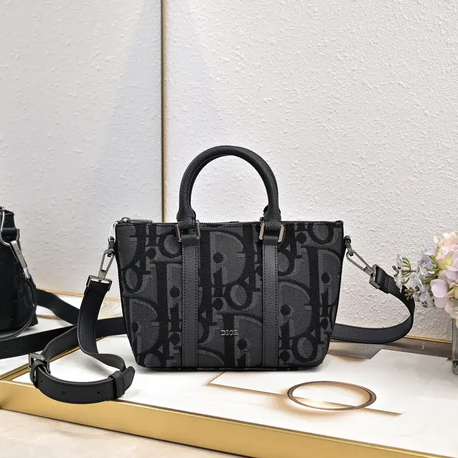 Dior Weekender25 Handbag in Black