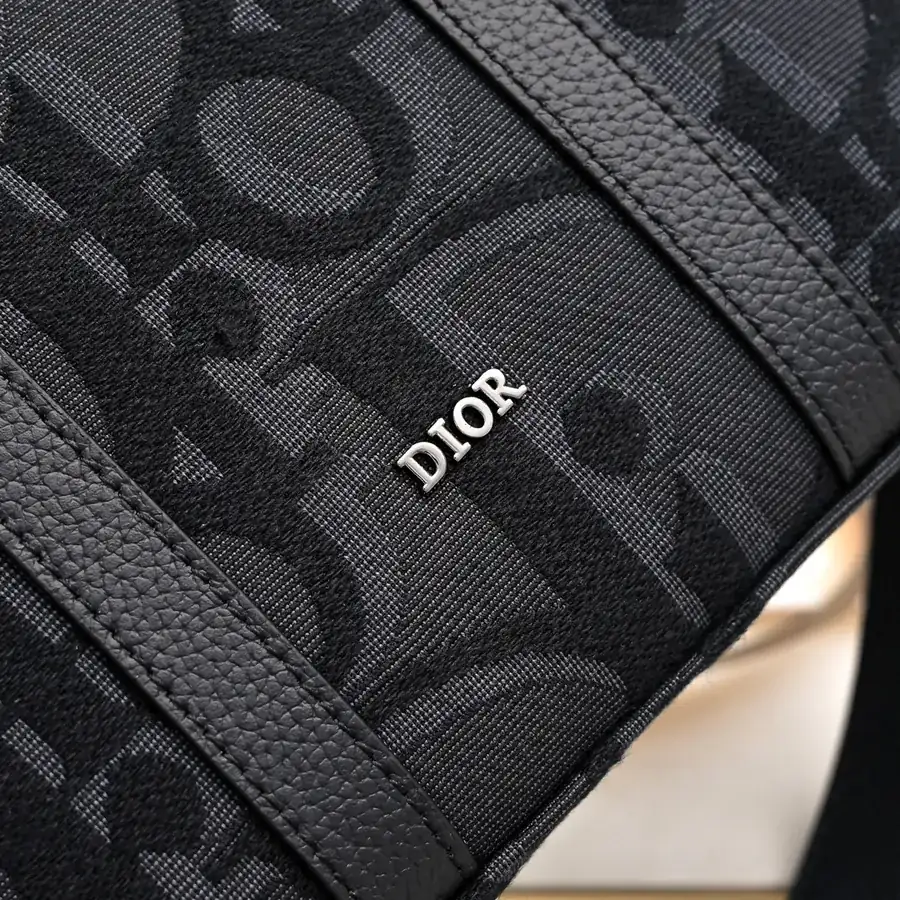 Dior Weekender25 Handbag in Black