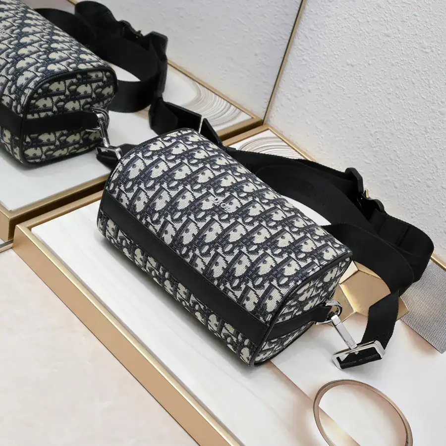 Lingot Messenger Bag Season New, Practical and Elegant