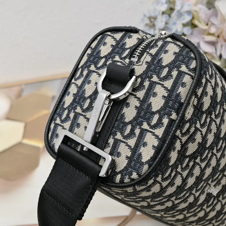 Lingot Messenger Bag Season New, Practical and Elegant