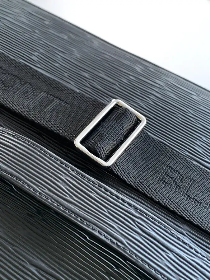 Original M033 1 Briefcase Premium Leather, High Fiber Lining, Elegant Design