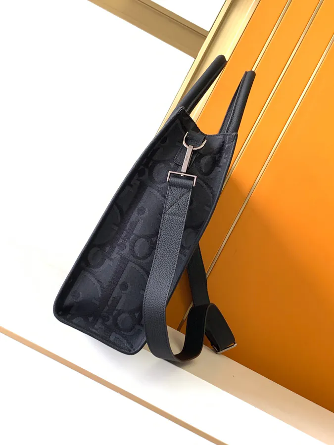 New 232# Black Large D Bag Saddle Tote with Elegant Grained Calfskin
