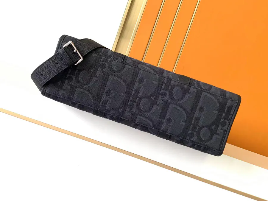 New 232# Black Large D Bag Saddle Tote with Elegant Grained Calfskin