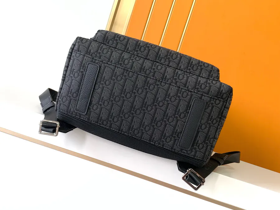 D.O. New Style Saddle Shoulder Bag Black