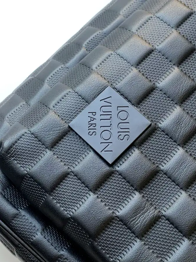Avenue Damier Infinity Shoulder Bag