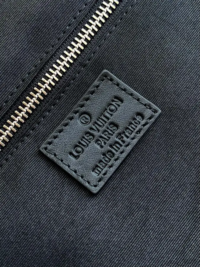 Avenue Damier Infinity Shoulder Bag