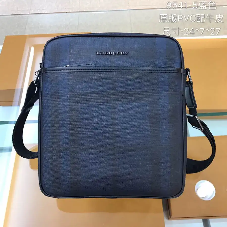 BURBERRY Classic Navy Bucket Bag