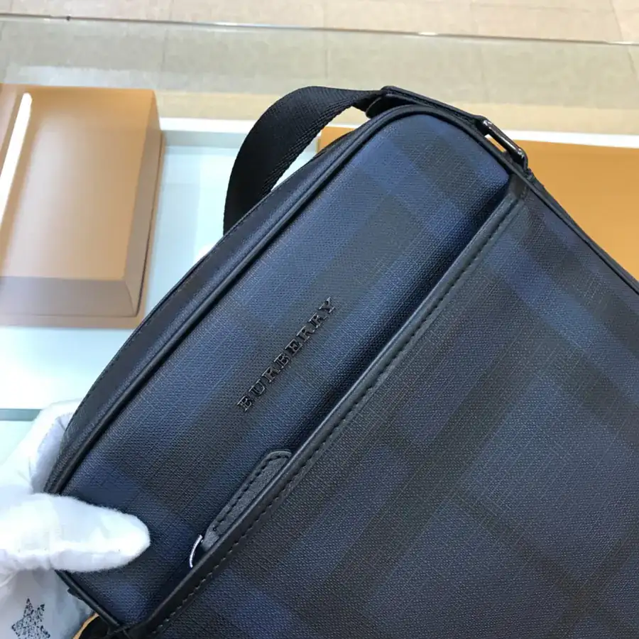 BURBERRY Classic Navy Bucket Bag