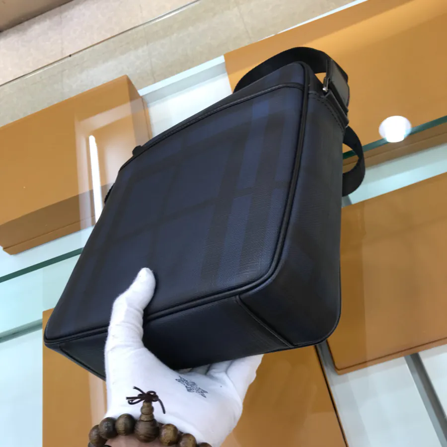 BURBERRY Classic Navy Bucket Bag