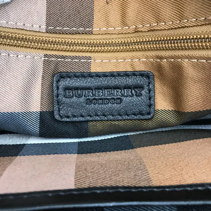 BURBERRY Classic Navy Bucket Bag