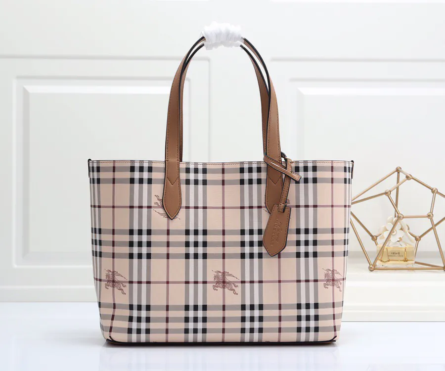 B Brand Practical Functional Shopping Bag with Grained Calfskin and Hamarket Pattern
