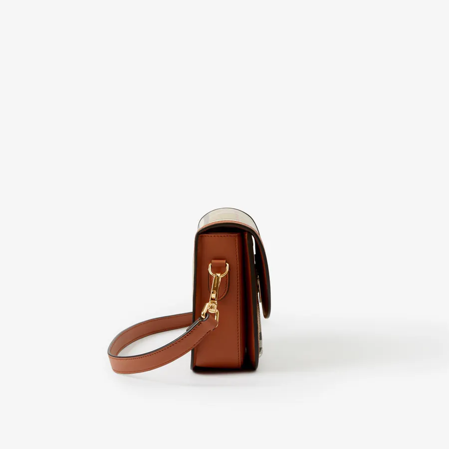 Burberry New Tote Bag with Grained Leather and Elegant Curve Design