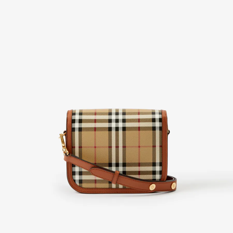 Burberry New Tote Bag with Grained Leather and Elegant Curve Design