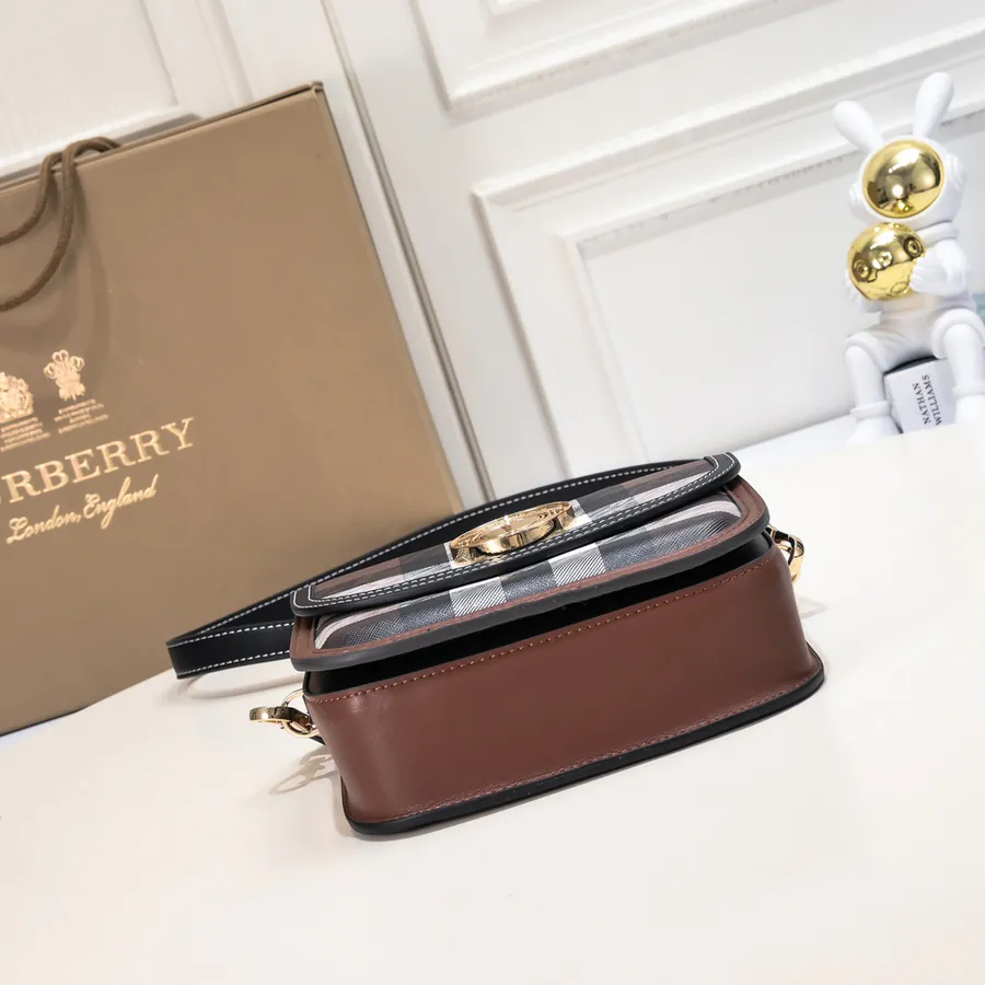 Burberry New Tote Bag with Grained Leather and Elegant Curve Design