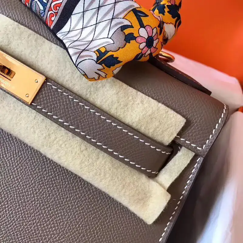 Hermes Classic Handbag Grained Calfskin, Versatile Carry